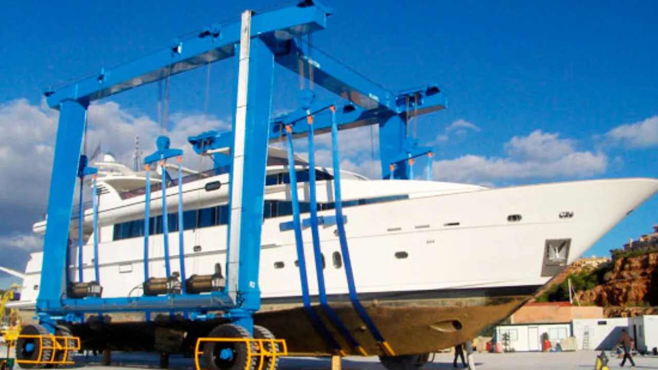 Boat Lift Solutions for Hotels and Tours
